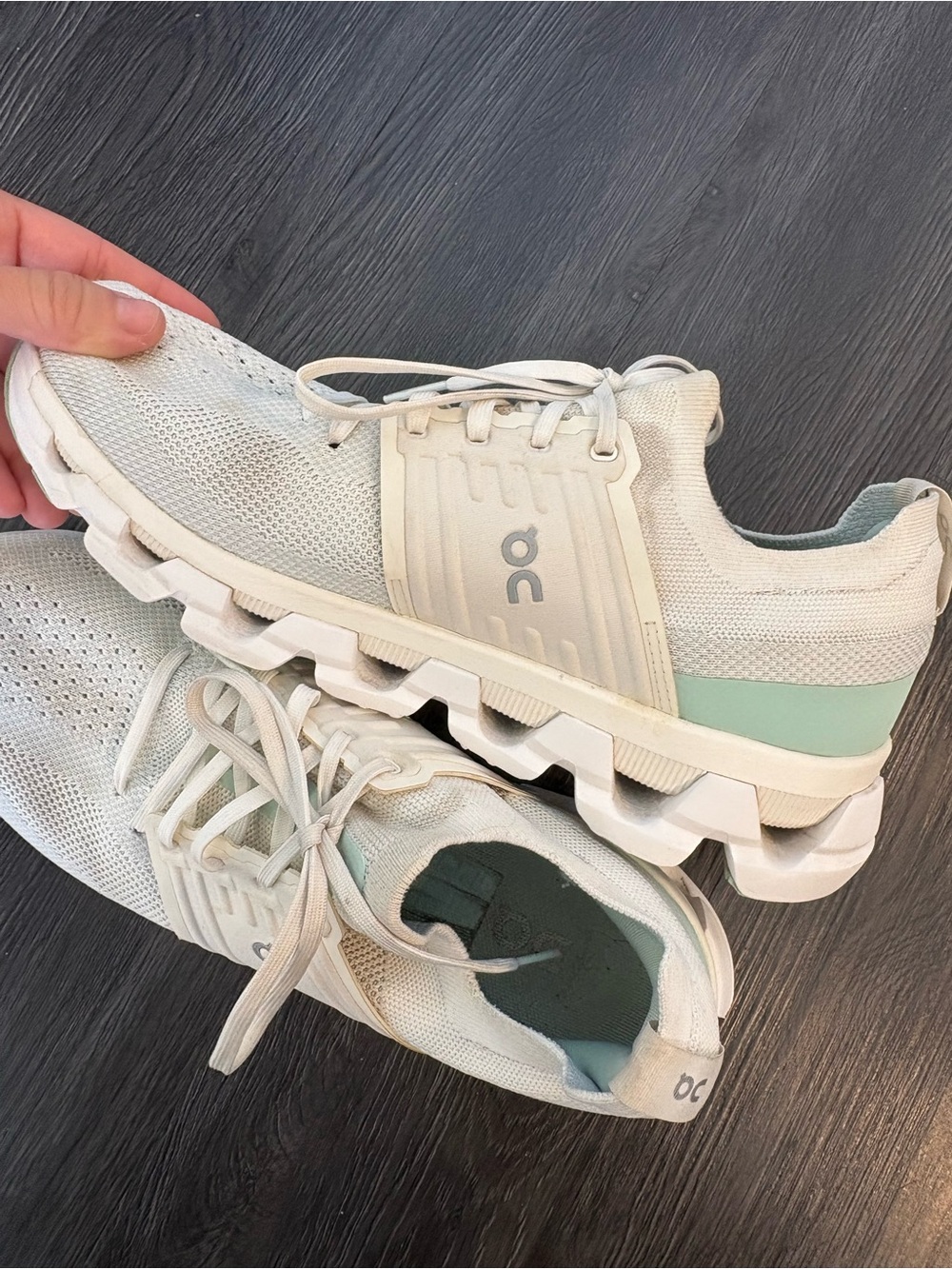 On Running Cloud Running Shoe in White with Mint Accents women’s 10.5 - Picture 8 of 15